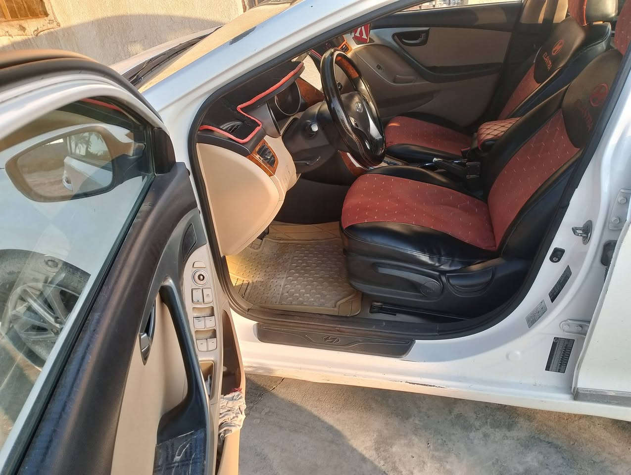 سلام عليكم النترا موديل 2013خليجي فوول من عده البصمه بس بيه تقشير بصباغ مراوس بالنترا17او18 كون الوان ابيض *********** واي استفسار واتساب
