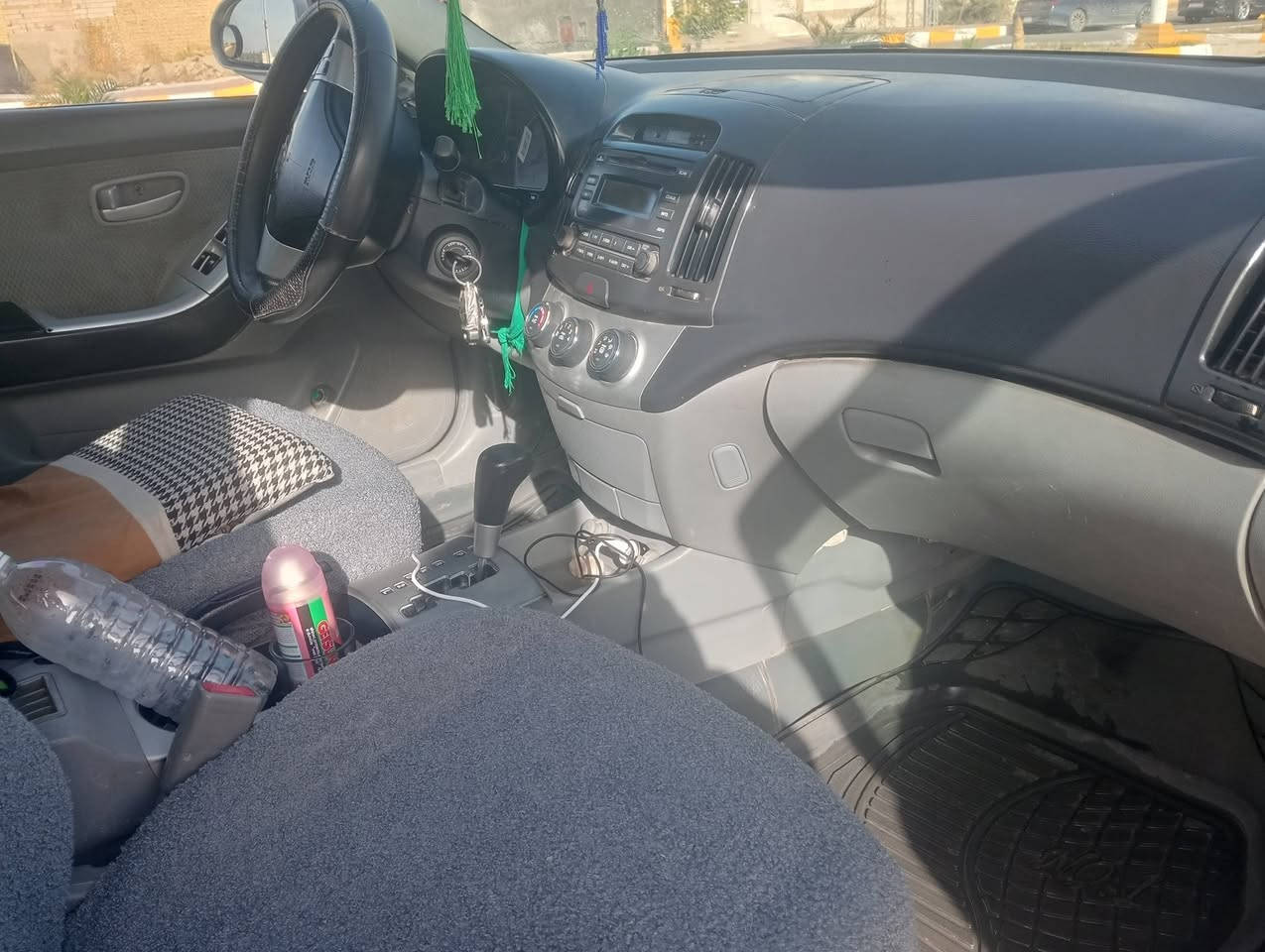 السلام عليكم الانترا موديل 2007 رقم بابل تحويل ثاني يوم  سنويه لغايه 27 مكينه وكير شرطه الفحص تبريد شغال تخم تاير جديد مكفوله من العيب الشرعي حداديه حلوه كهربائيات كلها شغاله السعر 77 بيها مجال العنوان ناصريه مركز شارع يا حسين الاستفسار على الرقم الموجود ***********
