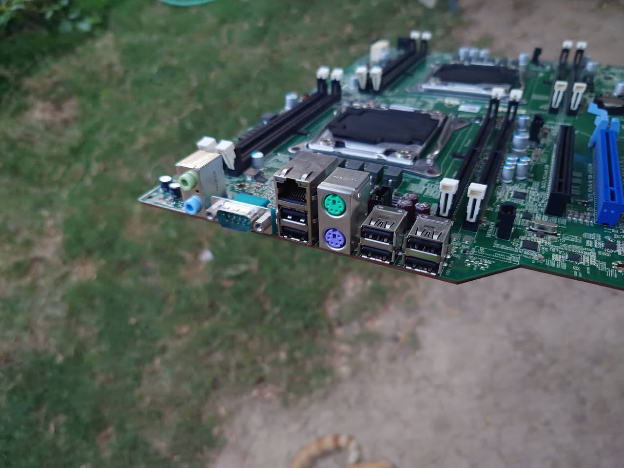 ديل
Socket 2011 
Ddr4 
للي يدور بورد محترم يشغل معالجات الزيون 
يصلح سيرفر او مونتاج 
Dell 7810


**إذا كنت صاحب هذا الإعلان وتريد حذفه لأي سبب، رجاءا أرسل رسالة إلى الدعم الفني**