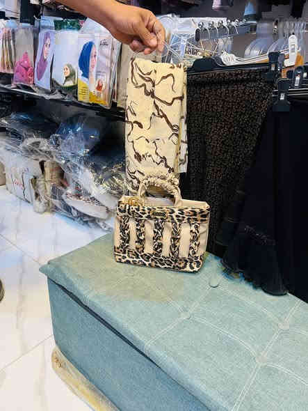 اللهم صل على محمد وآل محمد
#جديدنا ✌️😍😌
كم موديل عرضنا الكم 
توفر يمنة انواع احجبة وشالات 
توفرت جميع انواع جنط نسائية
بنات هاي الموديلات تحفه بالبس انيقه ونازكه بشكل حتفيدكم بدوام بطلعات كلش مريحه بالبس  %100 والترند هسه هاي لاشكال 😍🔥✅👍🏻
موقع المحل
سوك الزهراء
خلف حسينيه الزهراء
بصف سوك الزهراء
بصف مملكت الجمال
بصف امزون للأحذية
اكو خدمة توصيل داخل عفك
رقم موبايل ***********
او مراسلة صفحة
