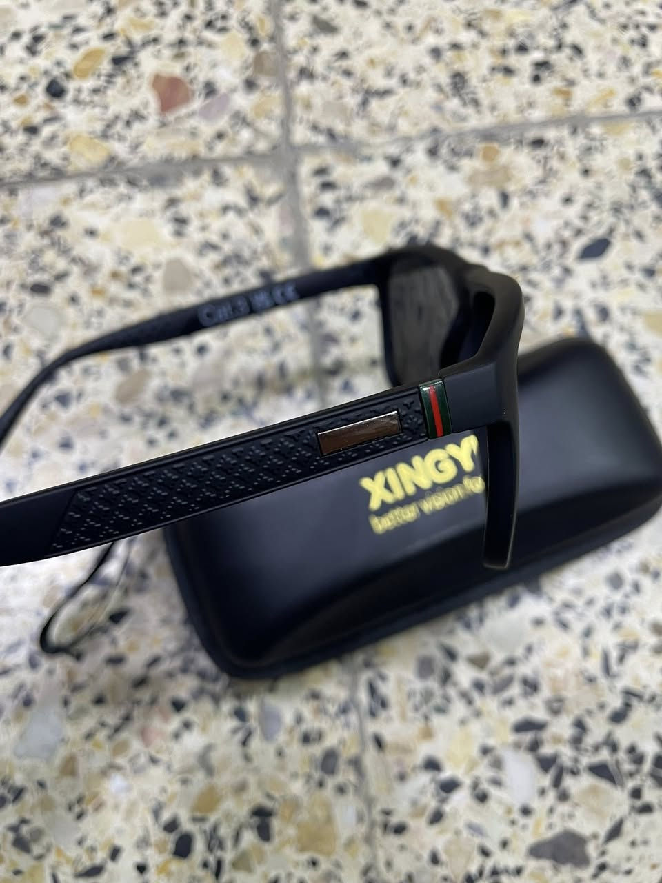 نظارات بعدسات Polarized (مستقطبة)، والموديل رقم 182 من XINGYU.

العدسات المستقطبة تقلل انعكاس الشمس والضوء، لذلك تُستخدم غالبًا:

* للقيادة
* الصيد
* الاستخدام اليومي بالشمس
* أو النظارات الرياضية


**إذا كنت صاحب هذا الإعلان وتريد حذفه لأي سبب، رجاءا أرسل رسالة إلى الدعم الفني**