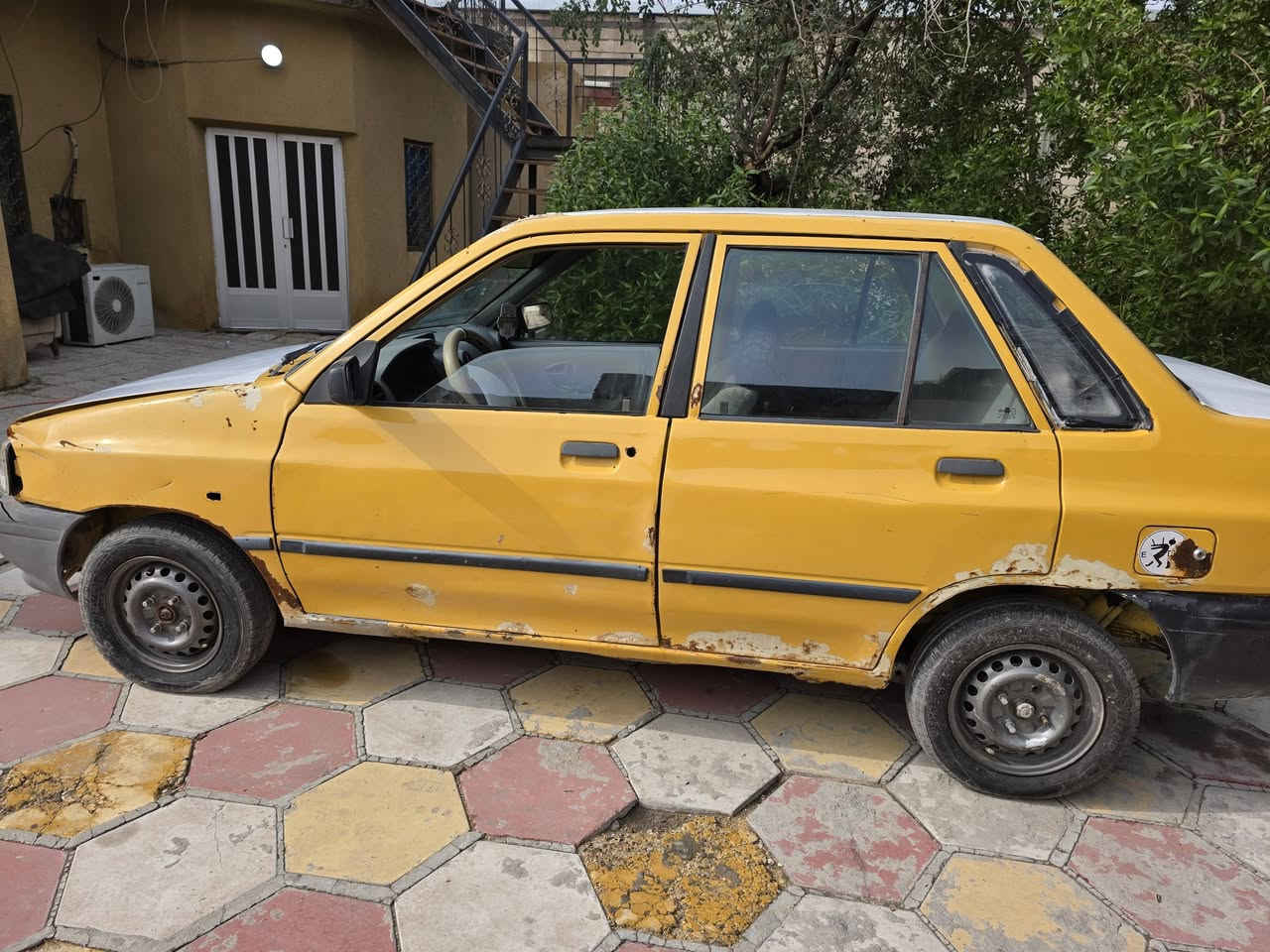 سايبا رقم قديم 2012مااندل راعيها بناصريه عندي عنوانه ومستمسكاته سعرها.      ٦ورقات البصره ابي الخصيب حي العسكري***********
