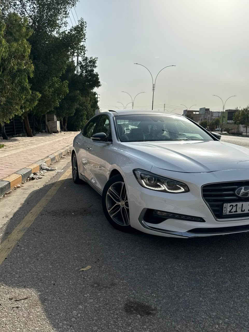 هونداي ازيرا  موديل 2017
ورد كوري وكاله الاولى ام الضمان 
ماشيه 190 الف 
فووول مواصفات 
بنوراما 
كشنات كهرباء 
وتدفئه وتبريد 
برده خلفيه 
شاشه متصله 
كرسي ميموري 
بيها بنيد وجاملغ صبغ 
للاستفسار***********
واتساب ***********
السعر اتصل
مكان النجف الاشرف
