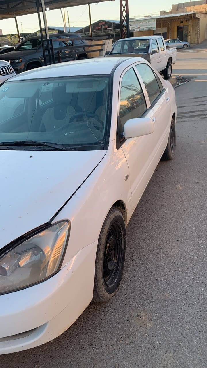 لانسر  2011 رقم انبار انكليزي. مصبوغه حزام جماليه. بيها ضربه شبر بجاملغ  كير اوتو ماتيك محرك1600 تبريد تدفئه تخم تاير  محرك جديد صدر جديد كهربائيات كلها شغاله سياره حلوه. 75 ورقه بيها مجال شوي 
لانبار هيت. ***********
