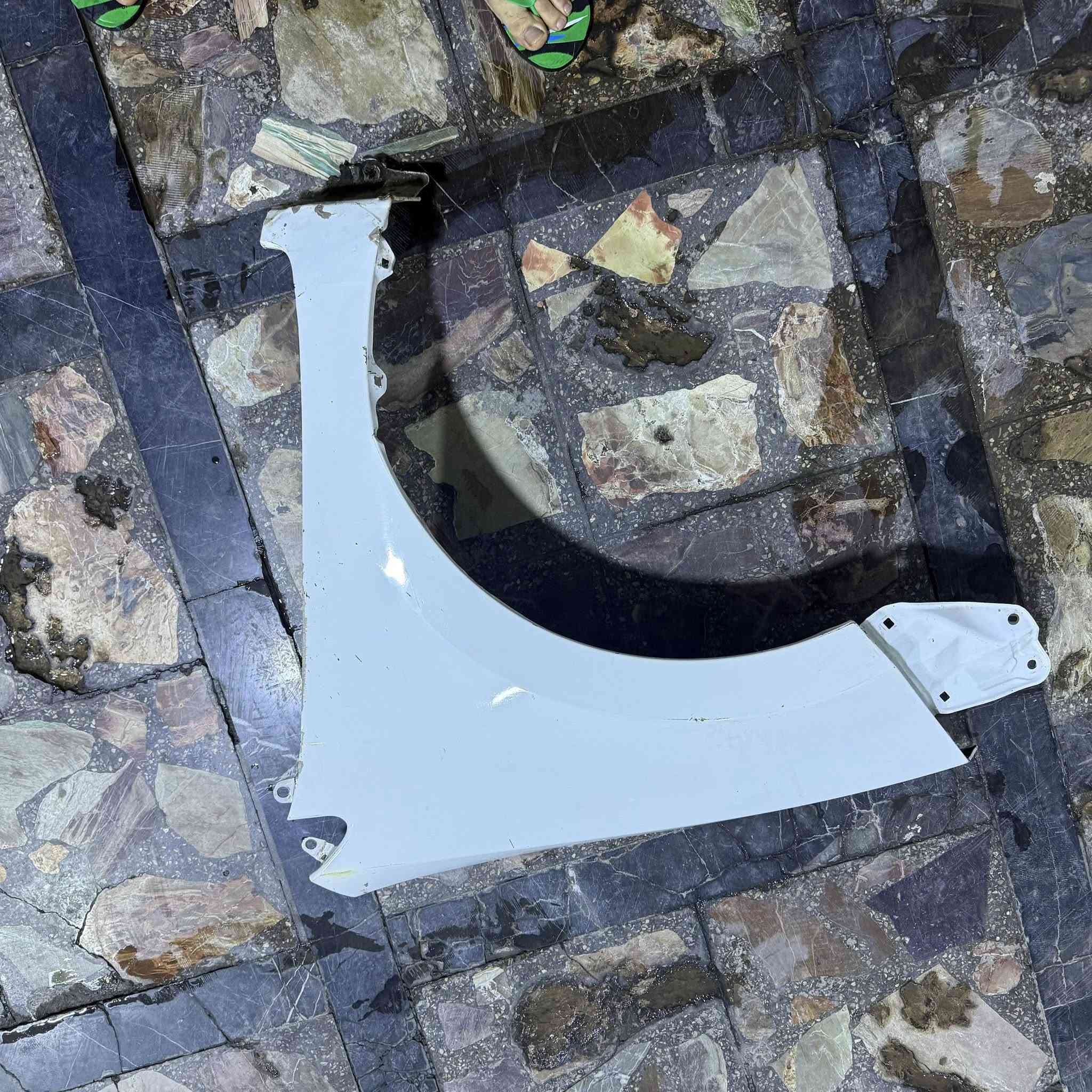 اغراض كورلا للبيع من 2016 الى 2019
قيم واخذ 
باب كامل اصلي امريكي عدا بطان جهة اليمين
جاملغ اصلي جهة اليسار يرادلة شوية بارد 
دكتات تبريد والساعة
***********
