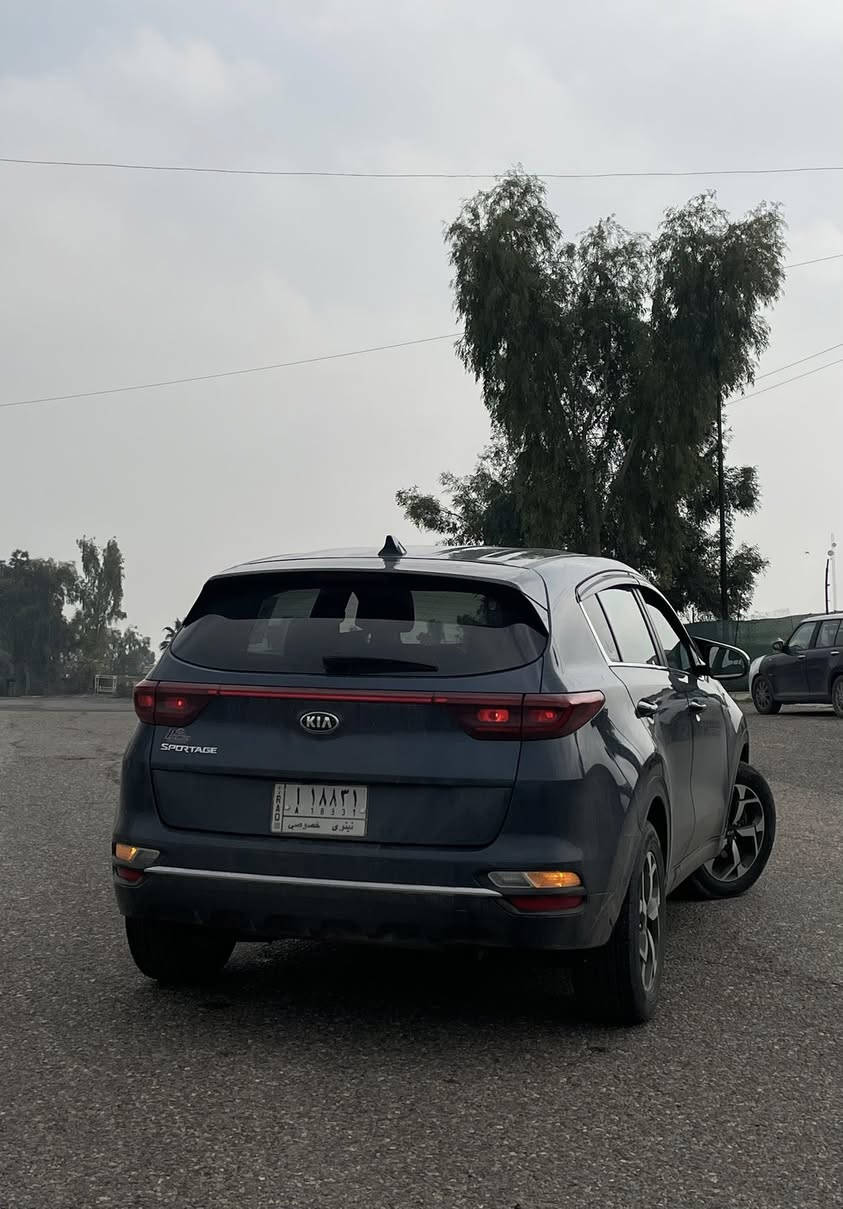 كيا سبورتاج  للبيع– موديل 2021 (LX AWD / أمريكي)
بدون صبغ بس بيها تعديل بارد بدايت البنيد وبدايت الجاملغ الايمن 

بدون إيرباك وبدون داخل

رقم نينوى 

ماشية 71 الف كيلو فقط 

مكينة 2.4 لتر (4 سلندر) ما مفتوحة وعلى الشرط

المواصفات:

– رادار خط شارع

– شاشة كبيرة + كاميرا

– درايف مود (Sport / Eco / Normal)

– تحكم سرعة

– Apple CarPlay

– تبريد مركزي

– دبل أكسل

– لايت LED وعدسة (هيلوجين)

-دفع رباعي 

- وبعد بيها مواصفات هواي 

رقم الشاصي:

KNDPMCAC4M7873616

 السعر 165 وبي مجال بسيط …..

رقم صاحب السيارة

***********7
الموقع موصل
