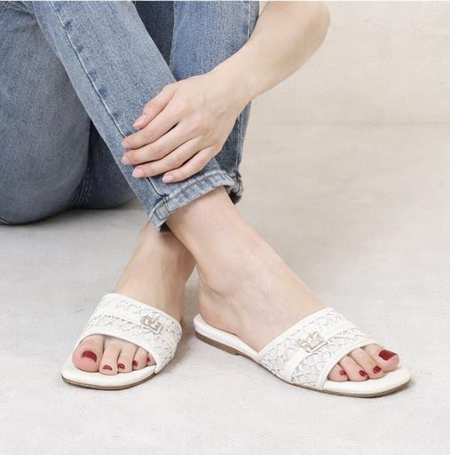 #اختياركم_الافضل_مع_الف_هلا🌸😍🌸
#سليبر_نسائي_بناتي🥰
#القياسات37____41😍
للحجز مراسلة البيج اولاتصال 
واتساب*********** 📱📞
#عنوان_بابل_البكرلي_الاولى_شارع_الاسواق_مجاور_شارع_المحولة_اوسنترالحليب❤️
