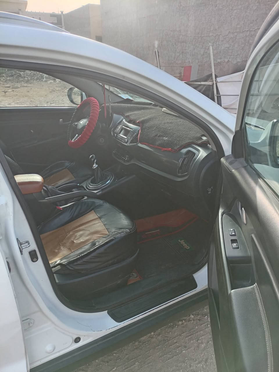 السلام عليكم
سبورتج موديل ٢٠١٢ بغداد رقم انكليزي محرك ١٦٠٠ كير عادي ٦ نمر سياره كير ومحرك مكفول بارد بسيط باب الصدر والخلفي سياره. نظيفه. صدر جديد تخم تاير السعر. ١١٠  وبيه مجال  بسيط للاستفسار الاتصال على هذا الرقم *********** مكاني بغداد
