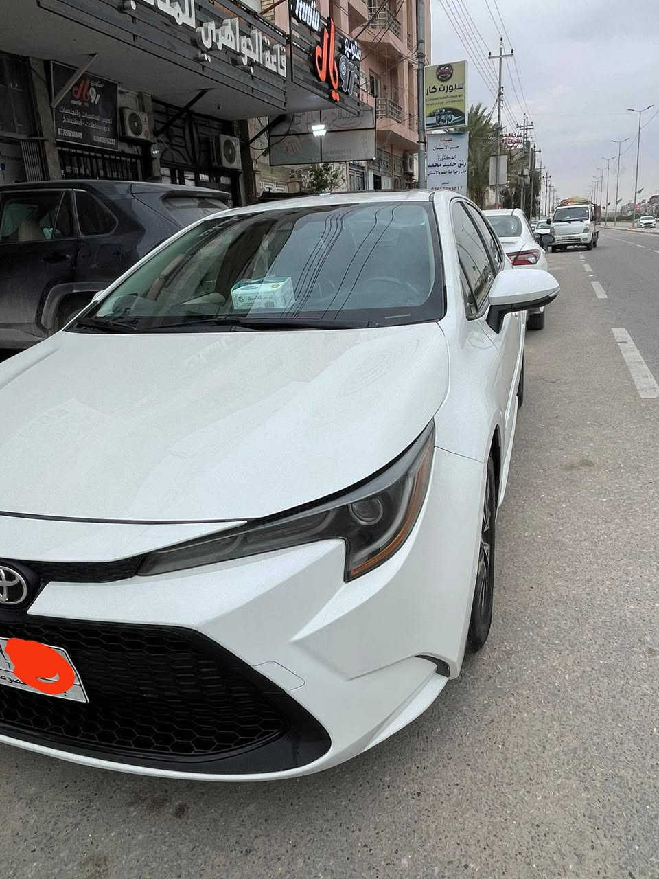 السلام عليكم/ كورلا للبيع موديل 2020 وارد امريكي فول مواصفات نضيفة جدا بدون ايرباك محرك 1800 بدون ادفانص XLE المواصفات 
1- محرك 1800المرغوب بدون ادفانص 
2- فتحة سقف 
3- تبريد ثلج + تدفئة 
4- كشنات جلد لونين 
5- تدفئة بالكشنات 
6- شاشة +كامرة 
7- مخارج usp+aux
8- طخم تاير 
9- نضام قياده سبورت وتحديد مسار 
وبعد مواصفات الفول السيارة رقم بغداد معوقين باقي 6 اشهر وصير حرة السعر 130 للاستفسار ‏‪0770 968 3235‬‏ أتصال أو واتساب واسف لغلق التعليقات الي يحب يعرف تفاصيل اكثر يتصل على الرقم الموجود بالاعلان أو واتساب واكون بخدمتة
