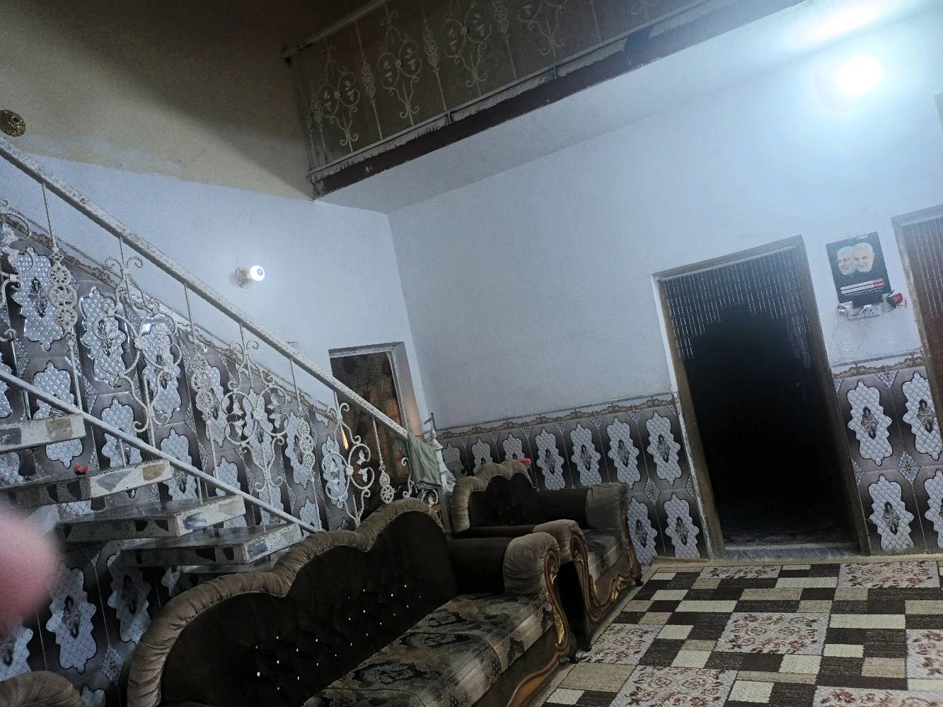 بيت للبيع مساحة 200متر حي عبجية قرب اعدادية النباهة للبنين  
بناء كامل كلة طابوك والسقف عكادة غرفتين ومطبخ وصالة واستقبال وصحيات 
