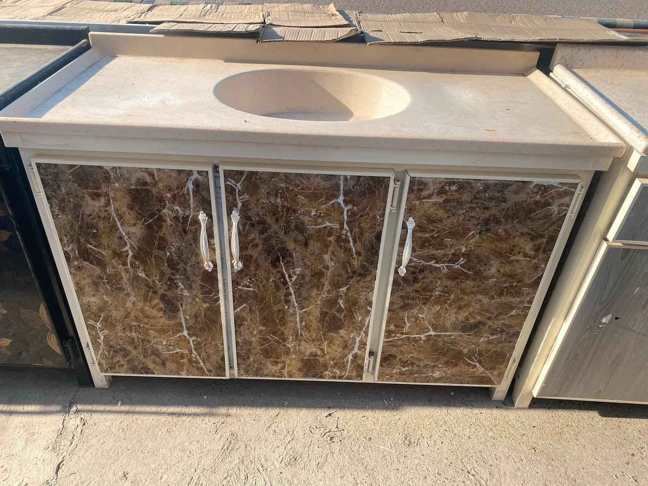 كاونتر ٣ قطع
للبيع سعره ٣٠٠ بي مجال بسيط عنوان رشيديه 
نظيف حييل  مستخدم قليل للاستفسار خاص او 
***********

‭***********‬
