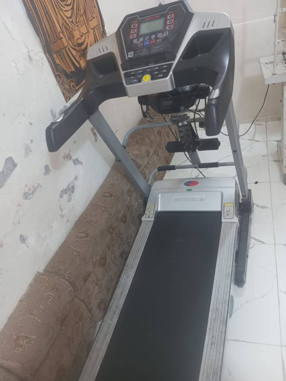 جهاز جري للبيع ماركة هاوس جيم أفضل ماركة موجود في السوق دبل ماطور نوع الماطور جبلي يتحمل الجهاز أكثر من 150 كيلو الجهاز كامل مع احزام البطن مستخدم شي قليل سعره 500 ألف للاستفسار الاتصال على الرقم ***********
