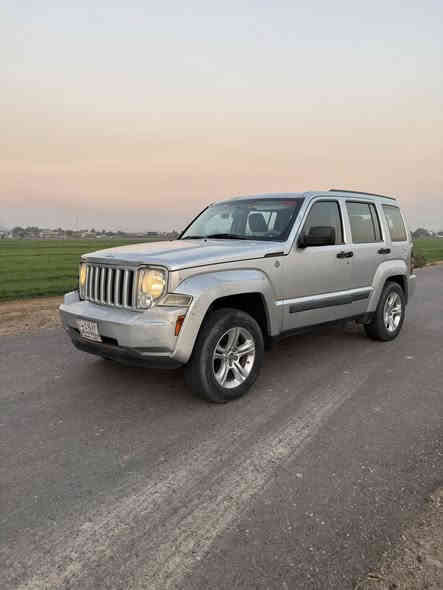 لبرتي 2008 بدون حادث بدون صبغ بيها ملاحظات بسيطه وبالعراق واكعه عليها قمريه وصاير تصليح بالقماره فقط مكينه كير تبريد مكفول
فيول بم جديد
صدر جديد
تخم تاير جديد
فور ويل 
كهربائيات كلها شغاله 
يرادلها ترتيبات بسيطه تكعيد دعاميه واشاره 
سنويه بسمي السعر 100 وبيها مجال
***********
