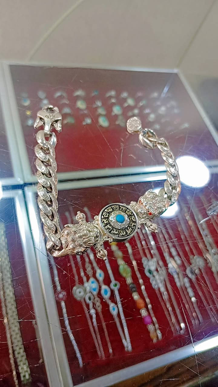 السلام عليكم 
اساور رجالية ثقيله
سعر الغرام 4 الف وربع قفل بدون عمله


**إذا كنت صاحب هذا الإعلان وتريد حذفه لأي سبب، رجاءا أرسل رسالة إلى الدعم الفني**