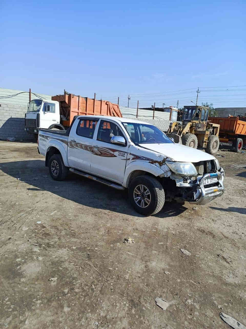 هيلوكس فور ويل موديل ٢٠١٤ رقم اربيل كير عادي قبل حادث كانت مكفوله حالين بيها هذا حادث كما موضح بالصور علماً شاصي مكفول سياره شغاله وتمشي سعر ١٤٧ ورقه وبيها مجال شراي مكان بغداد الاتصال *********** بغداد, العراق
