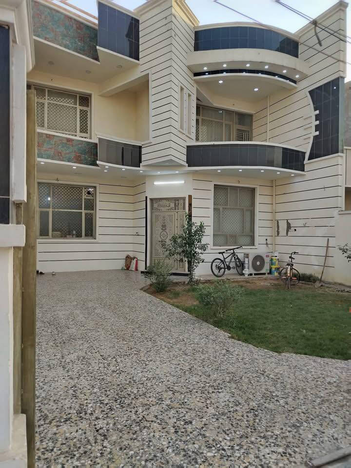 السلام عليكم يوجد لدينا دار للبيع مساحه 300 مترواجهه 10 ونزال 30 يحتوي على ستقبال +مطبخ +صاله +غرف نوم عدد 4+حمامات عدد 2 ألبيت بناء حديث جميع الخدمات موجوده ماء وتبليط وكهرباء نوع الملك طابو زراعي سند 25اقرار محكمه العنوان بغداد الدوره البوعيثه قرب جامع تبارك الرحمن الاستفسار اتصل على هاتف *********** /***********
