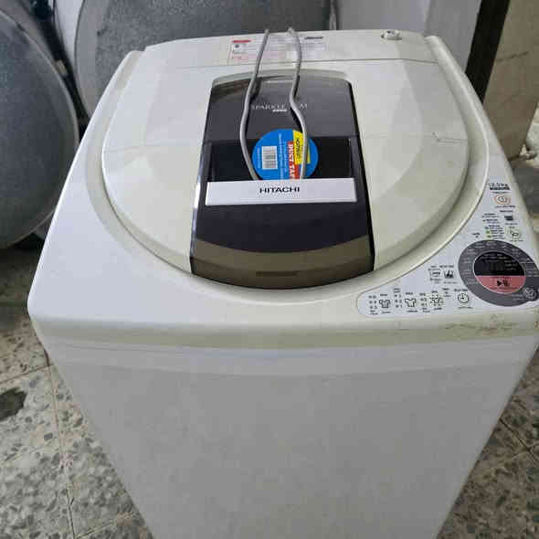 غسالة هيتاشي ١٢ كيلو  اوتماتيك خط.حار وخط بارد شغالة نظافة جيدة على وضع الشركة السعر ١٢٥ الف *********** دهوك
