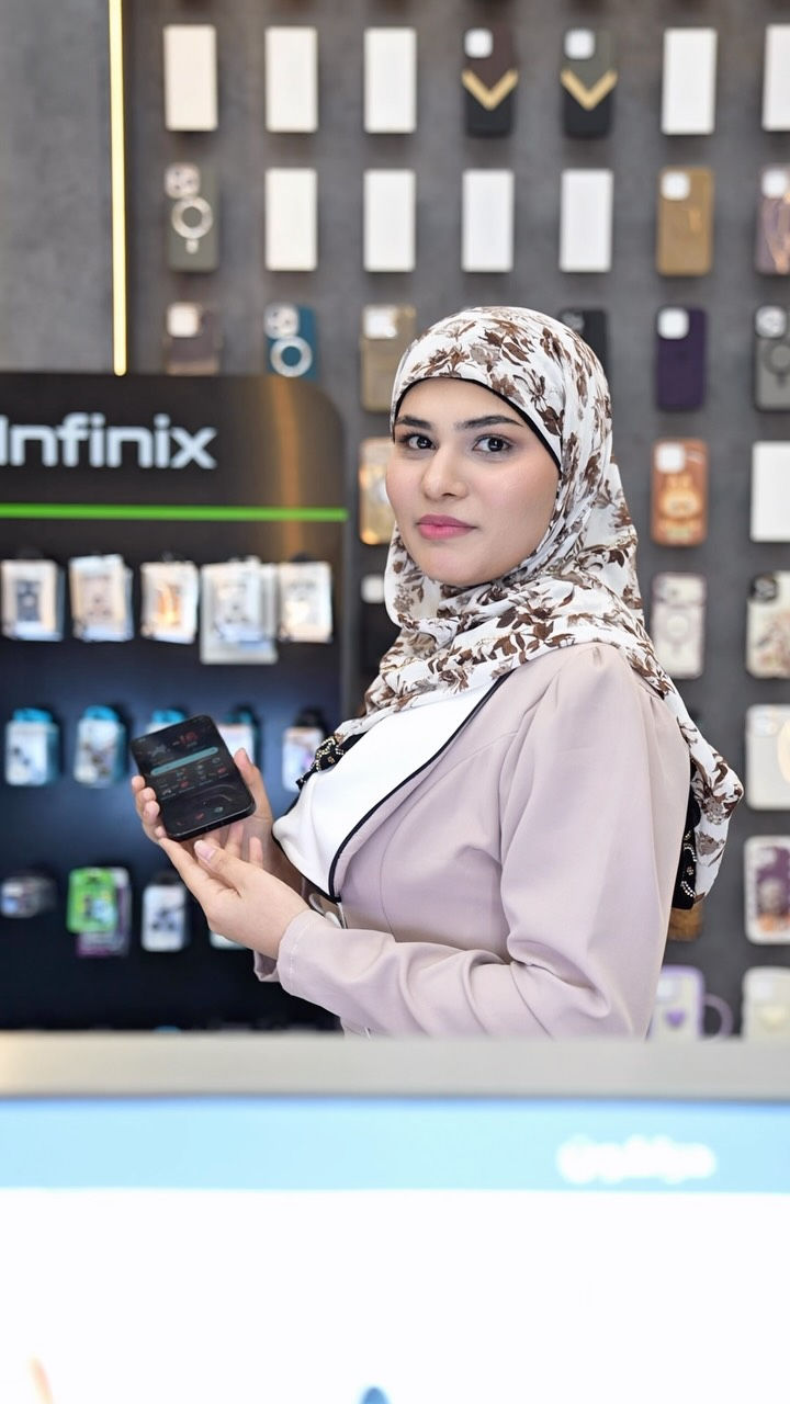 Infinix Note 60 Ultra

مو مجرد هاتف… هذا جهاز رائد بتصميم مستوحى من عالم السيارات الرياضية.

✨ بتعاون مع شركة Pininfarina الإيطالية، المصممة لعدد من أشهر سيارات Ferrari، جاء Note 60 Ultra بتصميم فاخر يميّزه عن أي جهاز آخر

 - ليش سعره أعلى من باقي أجهزة Infinix؟
لأنه نسخة Ultra الرائدة (Flagship)، بمواصفات تنافس الأجهزة العليا من الشركات الأخرى، ويقدم شاشة ومعالج وكاميرات وتقنيات شحن من الفئة الممتازة، لذلك سعره أعلى من سلسلة Note العادي

📱 أبرز المواصفات:
✅ شاشة AMOLED بدقة 1.5K وتحديث 144Hz.
✅ معالج Dimensity 8400 Ultra.
✅ كاميرا رئيسية 200MP.
✅ بطارية 7000mAh.
✅ شحن سريع 100W.
✅ ذاكرة 12GB + 256GB.
✅ يدعم شبكات 5G.

💰 🇮🇶السعر: 1,038,000

-متوفر بالتقسيط لحاملين بطاقة مصرف ( الرافدين - الرشيد -الاهلي العراقي)
-وايضاً تگدر تطلب بالتقسيط عن طريق منصة جني 🧞

-يتوفر توصيل لكافة محافظات العراق 📦🚚

📍الزعفرانية _الأربع شوارع _مجاور مطعم شاورما ونص 
-مبيعات المفرد ***********📞
-مبيعات الجملة ***********📞
-قسم الصيانة  ***********📞
-اوقات الدوام : من الساعة ⏰ال10 صباحاً الى الساعة ⏰ال12 مساءاً 

📍شارع الربيعي _قرب تقاطع مول دريم ستي _مجمع البركة
-مبيعات المفرد ***********📞
-مبيعات الجملة ***********📞
اوقات الدوام : من الساعة ⏰ال9 صباحاً الى الساعة ⏰ال6 مساءاً
