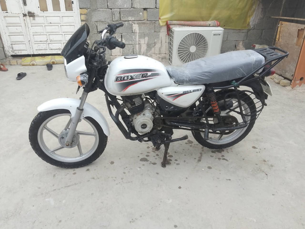 سلام عليكم دراجه بوكسر 18اوراق اصولي لبيع جاهزه كهربايات شقاله لا دخن ولا تنقص مكان قلعت سكر سعر 650وبيه مجال ***********
