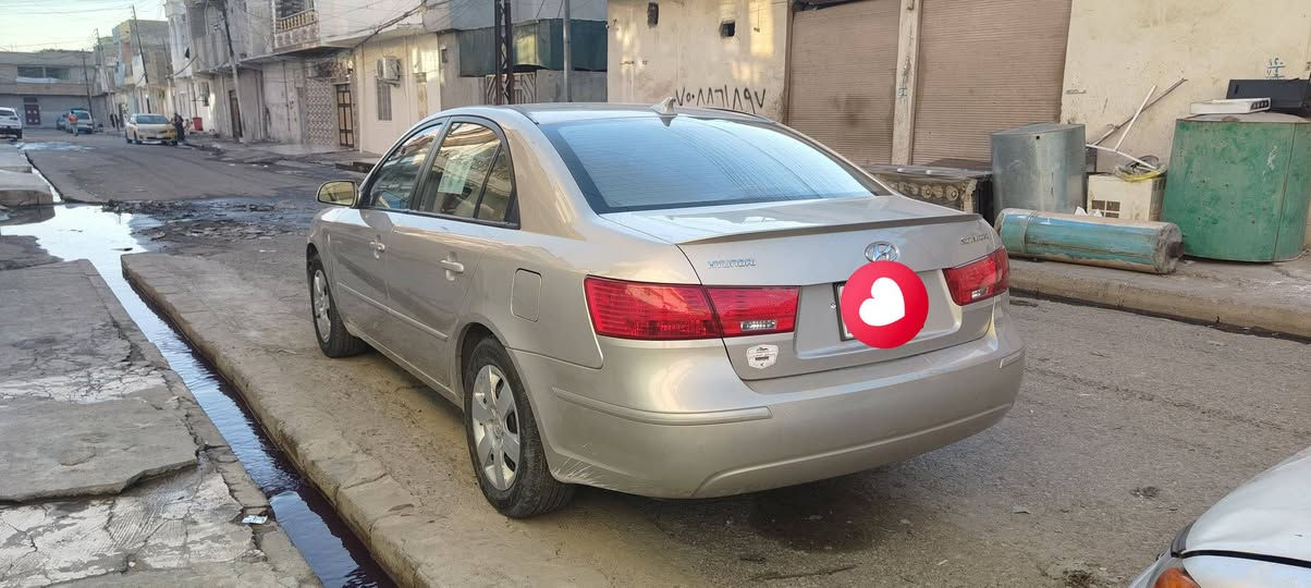 السلام عليكم
سوناتا موديل 2009 امريكي 
بلا ضرر بدون صبغ بدون تبديل اخت كلين 
لون ذهبي رقم نينوى الماني كاربون بانزين شرط تحويل 
محرك ما مفتوح ماشيه 178 مال بيت شرط ما ملعوب بل سياراء مال جناي سعر 140 بيه مجال مكاني موصل كراج الشمال 
تواصل *********** 
***********
