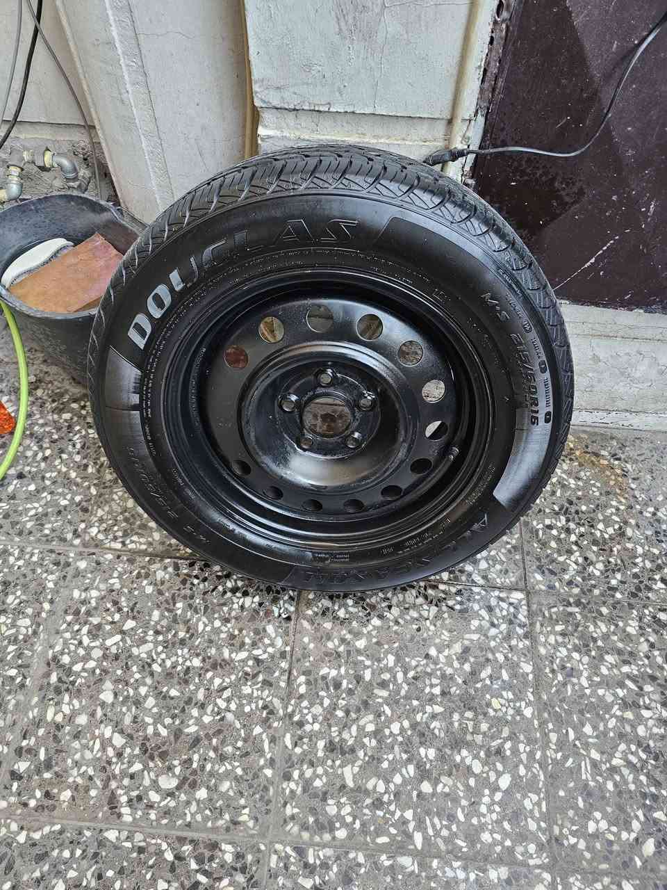 تك 
ويل تاير اخو جديد
حجم ١٦ /٢١٥/٦٠
اخوان تك واحد
***********
٣٠ الف
