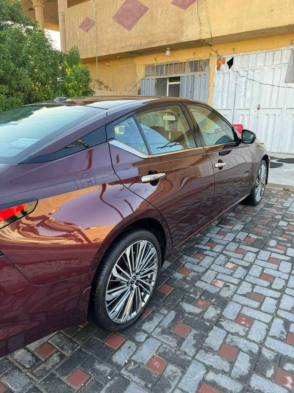 نيسان التيما 2023 فئة SL اعلى فئة يعني فووول للأخير اللون برغندي مميز المرغوب
ماشية 15 Mil السيارة جديدة جداً بحالة الوكالة
حتة كتلوك السيارة بيهة السبير ما نازل 
وو مواصفات ال SL معروفة بعد

رادارت 360 وكامرات 360
 فول تحكمات توقف ذاتي قيادة ذاتية
فتحة سقف
 شاشة كبيرة وتحديد مسار
وكشنات تحكم
تدفئة ب كشنات والستيرن
تشغيل عن بعد
 وو....الخ بعد بيهة هواي مواصفات
حادثهة خفيف جداً حافة البنيد وحافة الجاملغ مصلح نفسة وراجع ما مبدل ولا قطعة
 السيارة ليبل واحد


**إذا كنت صاحب هذا الإعلان وتريد حذفه لأي سبب، رجاءا أرسل رسالة إلى الدعم الفني**