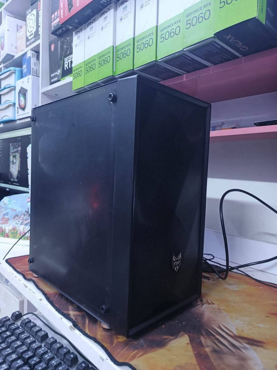 السلام عليكم تجميعه Pc  
جديدة فقط الهارد مسخدم 
تحتوي على كرت مدمج 
ملاحظة فقط كيس بدون شاشه 
السعر 595 الف السعر نهائي 

AMD RYZEN.5.5600G
MB.B450 gigabyte gaming
RAM 16.3200 HZ 
AMD Radeon Vega Graphics
SSD.M.2 256 GB
PSU.650.W MASS
CASE FSP.CST.130.3FAN 

ضمان 15 يوم
يوجد توصيل 🚗
اتصال ***********
واتساب ***********
