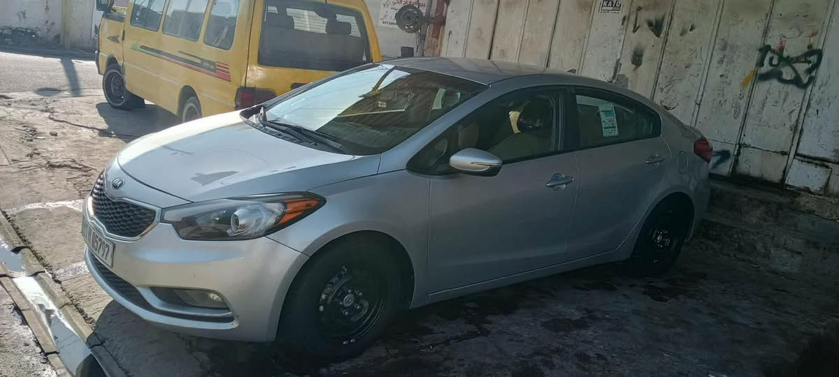 فورتي 16
حادث دعاميه امامي فقط بدون دواخل وبارد قليل 🫴
مكينه 1800 دوش مامتوحه ماشيه 145
كير بلادي 
موصفاتها 
اشير بالمري 
تحكم جهتين 
كشافات 
داخل صاج 
دوشمه كامله +تخم تاير وصدر جديد +منظومه زنون 
مكاني بغداد 
السعر 118 
رجا اقر المنشور للاخير 
ترهم مراوس بتكسي 🫴👍🚖
***********
