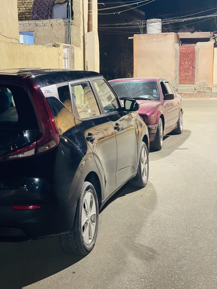 السلام عليكم
كيا صول 2022 رقم جديد بأسمي سياره حادثها جاملغ وبنيد وبيها جاملغ الثاني كلير مواصفات s نضيفه جدا للبيع او المراوس السعر 128 
***********
