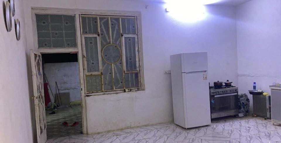 بيت للبيع مساحه ٣٠٠ متر  زراعي حي الكوفه الفرع مقابيل محطة حسن ملاغي ثالث بيت بداية الفرع يتكون من
دوانيه ٧*٤
طارمه وحديقه
صاله ٩*٤
غرفه ٦*٤
غرفتين٤*٥
مطبخ حار وبارد
 وصحيات خارجيه وداخليه
ومناور عدد٢

الاستفتسار عالرقم فقط
***********
