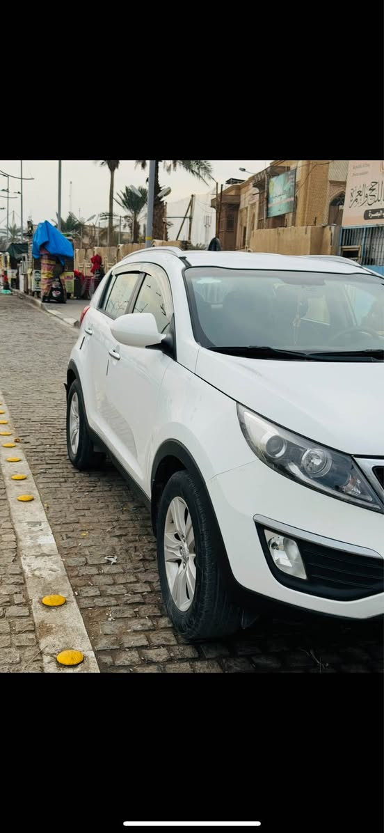 سبورتج 2014 خليجي 

السيارة جديده مكيه v16 دوش المرغوب 
كير تبريد تخم تاير كله جديد 
السيارة بيها باب الصندوك بارد وصبغ وشبر بل جاملغ بارد 
السيارة جديده وخير من الله 
مكان السيارة البصرة /التنومه/ شارع القاطع 
السعر 160$
الرقم *********** البصرة, العراق
