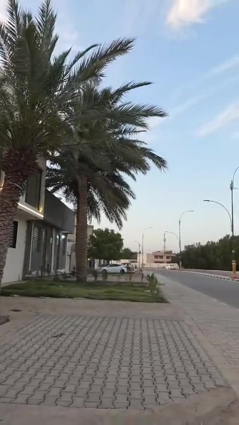 سلام عليكم بيت البيع بحي الهنديه مساحه 200 عل شارع سعر 225 تصال او خاص بل مكتب ***********
