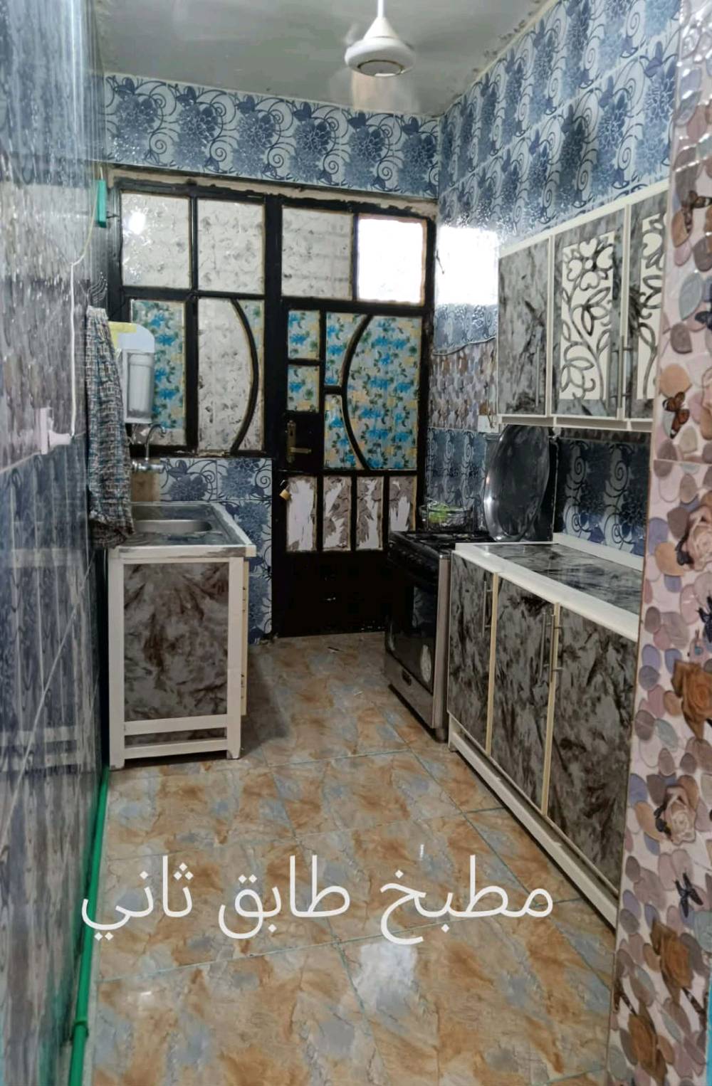 السلام عليكم بيت للبيع أبو غريب حي الشهداء بناء جديد
المساحة 120 متر طابقين قرب جامع الرحمان الرحيم والسوق 
طابو صرف تحويل ثاني يوم افتحلك بيان السعر 105وبي مجال بسيط مراسله واتساب *********** اوو مراسله خاص