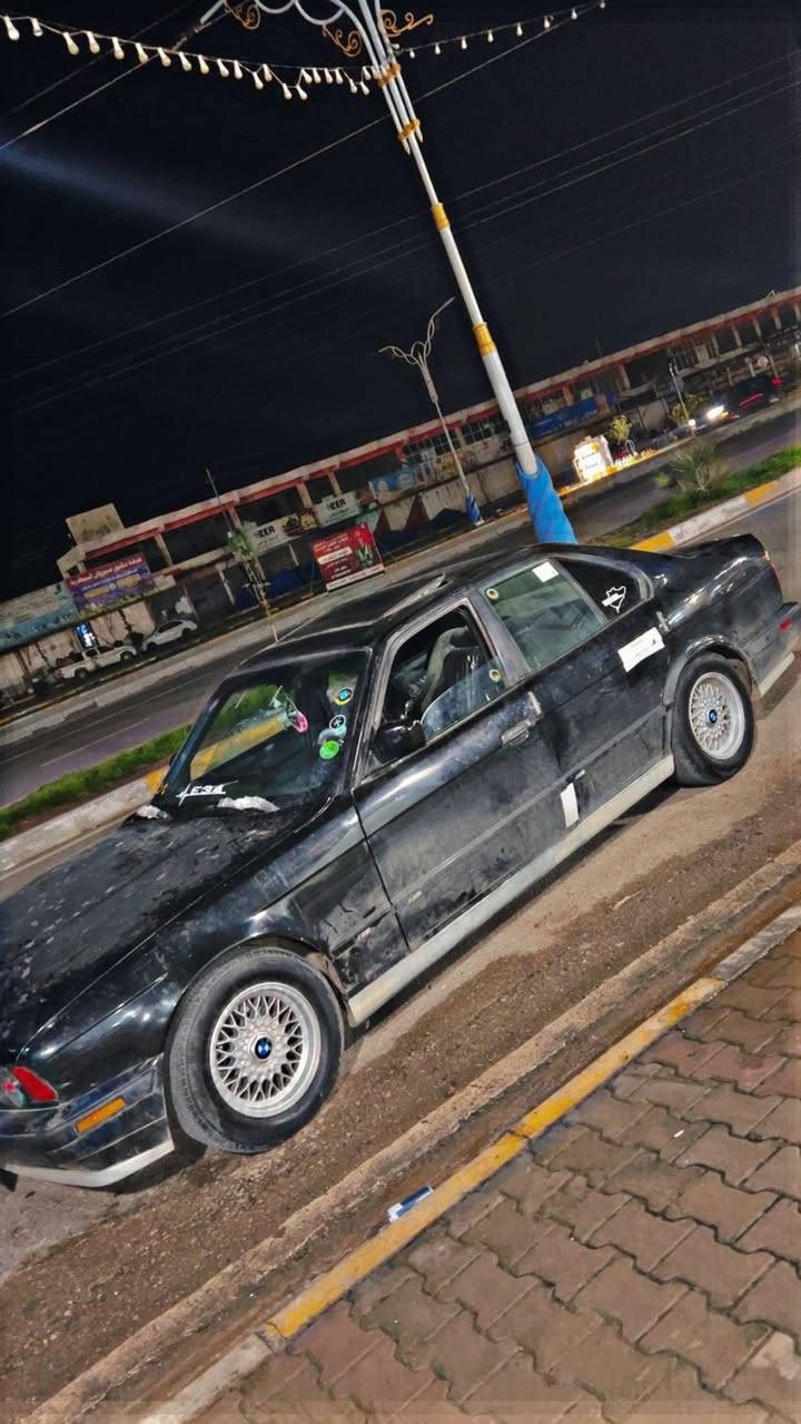 سلام و عليكم بيم 525  ً موديل ١٩٩١مه كينه 528 كه پس گير عادي. رقم هه وليره سنه وي له ٢٠٢٠ وه به سه ر جوه شرط گير و محرك و تحويل و غه رامه تاخم پيشه وه ي هه مووي تازه يه سياره يكي زور جوانه سعري 41 ورقه و معامله 
***********
