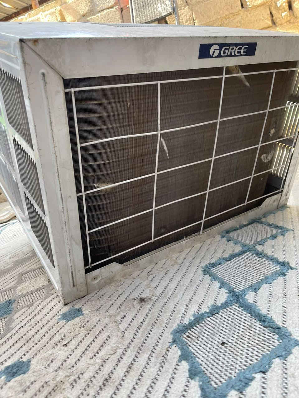 سلام عليكم
مكيف كري ٢طن كامل وجاهز برودتة تخبل 
ب٢٢٥ وبي مجال قليل 
بغداد المدائن 
للتواصل 
***********
