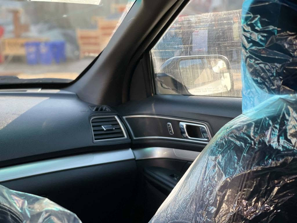 فورد اكسبلور 16 فول مواصفات عدا البنوراما 
محرك جديد 
مشط الاستيرن كهربائي جديد 
تبريد مثالي 
باتري جديد 
تايرات جديد 
للبيع او المراوس حسب الرغبة 
للتواصل ***********
واتساب أيضاً نفس الرقم 
السعر 155 وبيها مجال وتدللون 
المكان واسط العزيزية الصويرة, واسط
