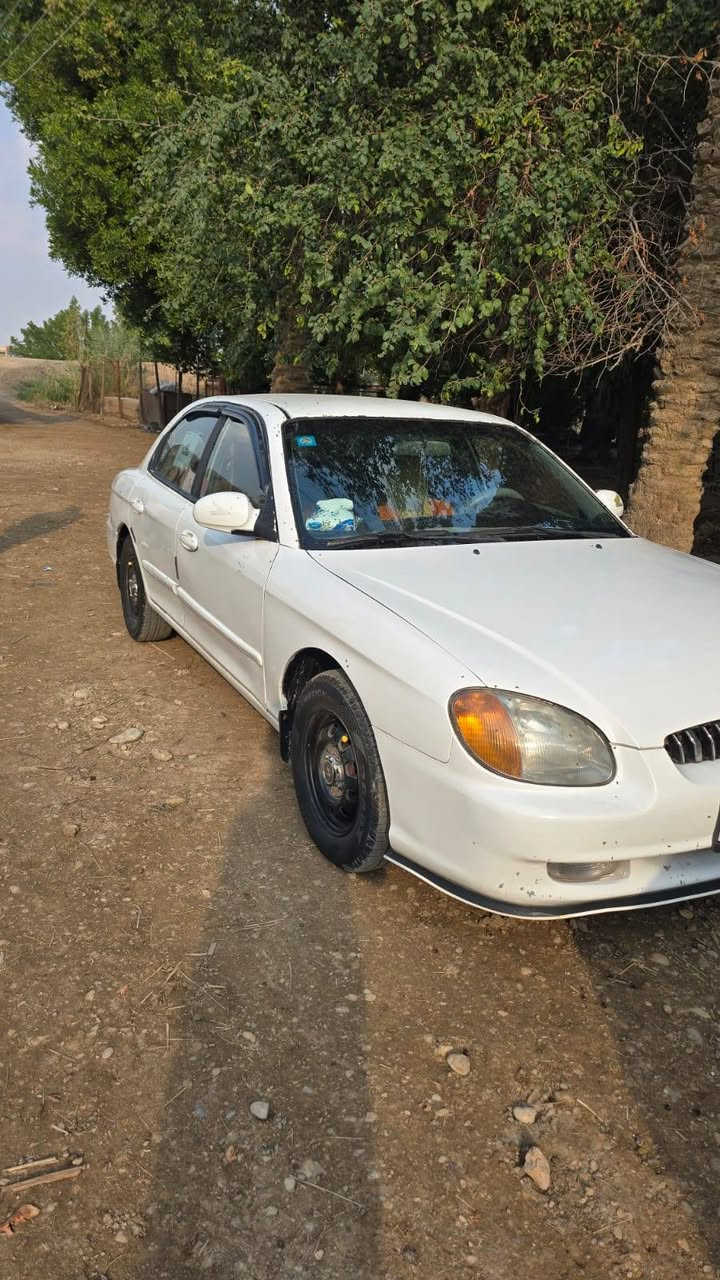 السلام عليكم عندي سوناته وفوذ موديل 2000 لبيع بأسمي رقم بغداد انكليزي مكينه 2000 تبريد شغال ويه السويچ صدر جديد تخوم تاير جديد سياره مصبوغه عام لجماليه بدون ضربه لي ياخذهه مايصرف عليه اي شي سياره معمرهه على يدي جديد السعر 42  مكان سياره بغداد العبيدي اتصال على هاذ رقم ***********
