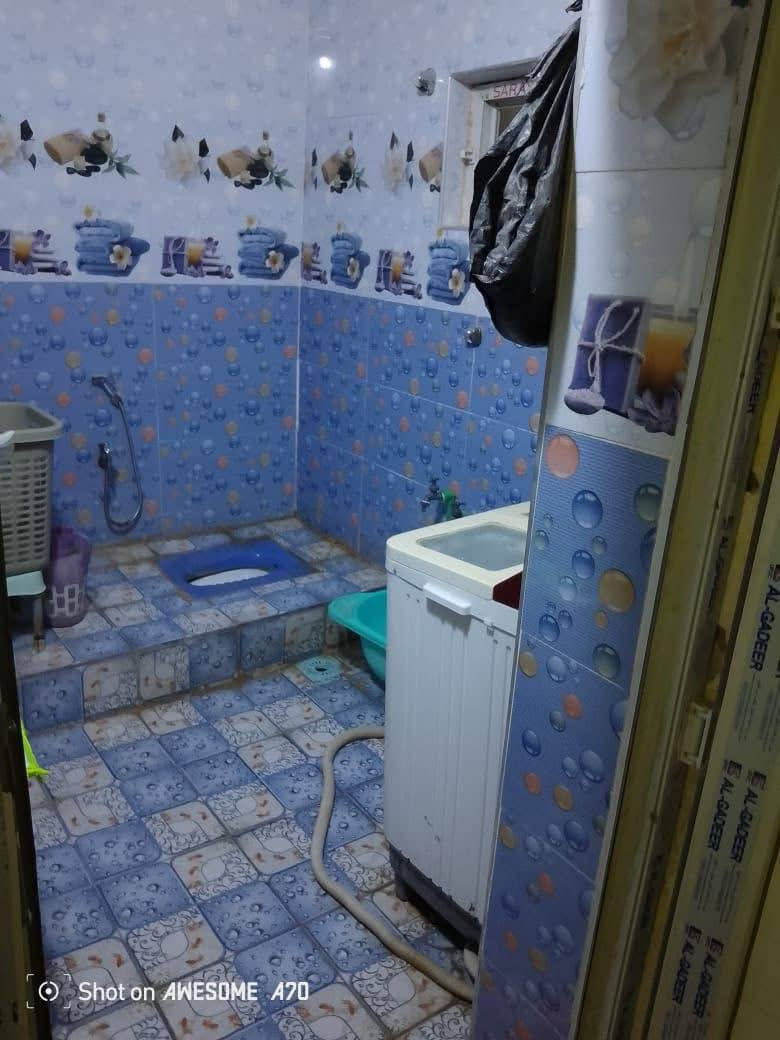 السلام عليكم
دار للبيع . الموقع حي الجزائر خلف الرعاية الأجتماعية 
مساحته البيت 180متر مربع دولان كونكريت 
تفاصيل الدار :✨
 .غرفتين نوم 
 .وصالة _ صحيات 
 . حديقة خلفيه كبيره 
الأستفسار اتصل ع رقم ***********
