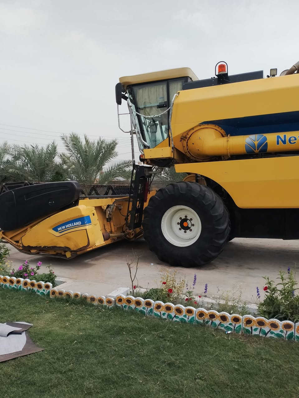 للبيع حاصده هيدرو5050 موديل2015 رقم اربيل سنويه مجدد 4بلم مكينه كله شريكه استفسار اتصل ***********
