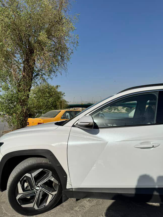 السلام عليكم 
توسان 2023 فول مواصفات ما عدى البانوراما ماشية 48 الف 
السيارة بدون قطرة صبغ بيهة فقط تبديل باب وجاملغ اصليات بسبب  طخة بسيطة جدا كما موضح في الفيديو وبيهة رصعة بالقمارة محرك 2000 دوش السيارة جديدة ما بيهة اي نقص  رقم بغداد باسمي 
السعر 195 وبيهة مجال 
العنوان بغداد الغزالية
للأستفسار / 
***********
