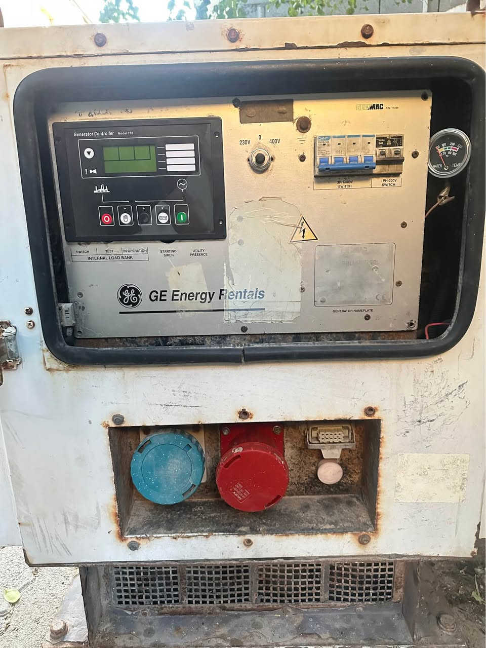 سلام عليكم ، مولدة للبيع كاتم  نوع محرك مولدة لمبركيني  سعة توليد الكهرباء 30 كي في KV  يعني 100 امبير تولد و مولدة  نظيفة  و كلشي شغال بيها  و تحكم كلة بالشاشة 
الاستفسار الاتصال على رقم *********** 
مكاني  البصرة / ام قصر Пермь, Пермский край
