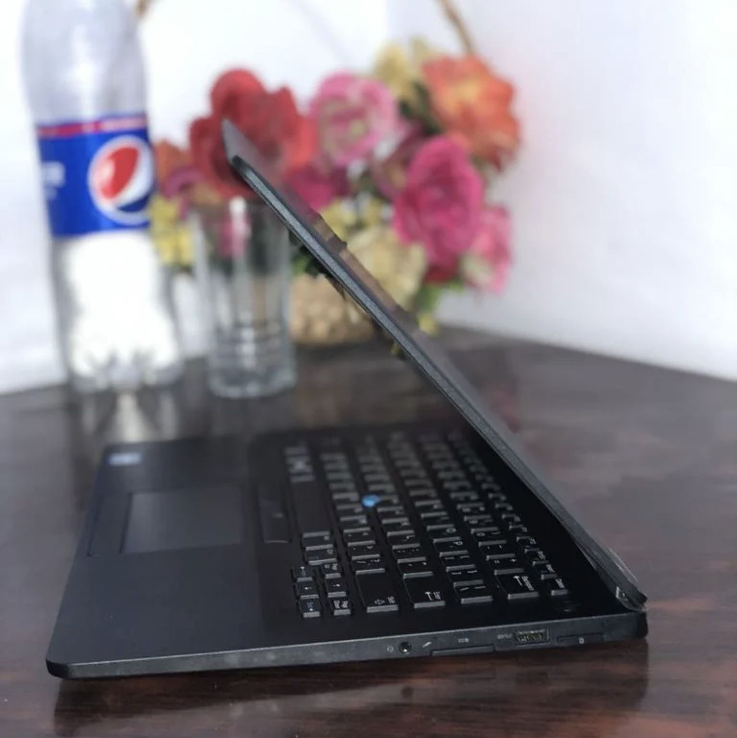 لابتوب Dell سوبر سلم الجيل السادس  للبيع
المعالج core i5 الجيل السادس
رام 8 كيكا DDR4
هارد 256 كيكا SSD
كرت الشاشه Intel UHD حجم 4 كيكا
الشاشه حجم 14 انج ضد التوهج  دقة FHD
باتري ليثيوم 6 خلايا  شحن سريع 65 واط والباطرية ممتازة
كامره دقة hd تحتوي قفل فتح وغلق الكامره
 منفذ  رام  وhdmi وسيم كرت وباقي المنافذ   الحاسبه كلش نضيفه وحلوه
السعر 250 الف


**إذا كنت صاحب هذا الإعلان وتريد حذفه لأي سبب، رجاءا أرسل رسالة إلى الدعم الفني**