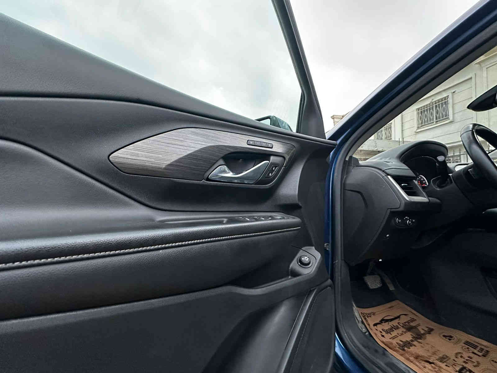 السلام عليكم

جمسي تيران فئة SLT  موديل 23

السعر 158 ورقة رقم أربيل للبيع او المراوس حسب القناعة 

حادثها 3 قطع صبغ

ماشية 52 الف كيلو يعني 32 الف ميل

مواصفاتها:

بصمة

فور ويل

خمس بصمات مع دخول ذكي

كشنات جلد اصلي

تدفئة كشنات + استيرن

تبريد منفصل

كراسي كهرباء

كرسي خزن

جنطة كهرباء

اندرويد اوتو

تحكم استيرن

كاميرا خلفية

تشغيل عن بعد

تطعيم صاج داخل المركبة

هاند بريك بصمة

كير بيانو

كل التفاصيل منشورة مع صور الحادث

مكان السيارة بغداد – الغزالية

للتواصل اتصال + واتس اب

***********
