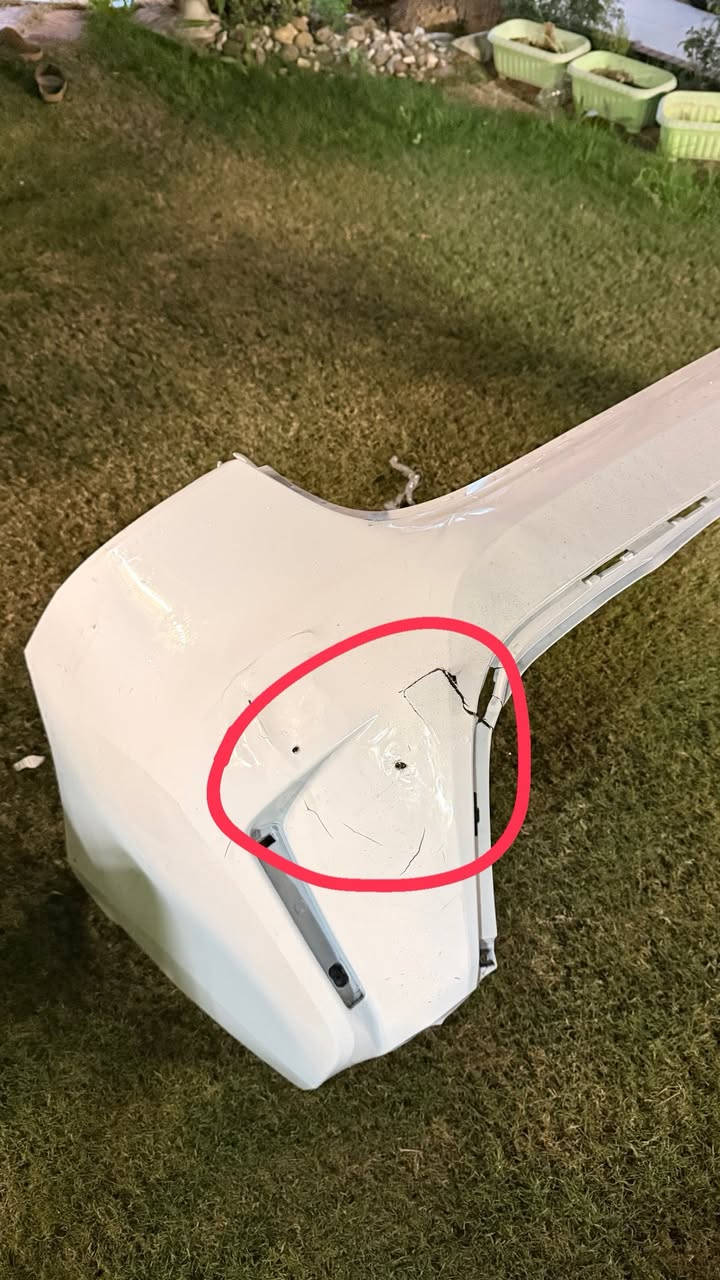 دعامية كورلا اصليه بدن صبغ من موديل 20 الى 25
بيها كسر بسيط موضح بالصور 
السعر 100 الف من الاخير 
مكاني بغداد الكرخ 
***********
