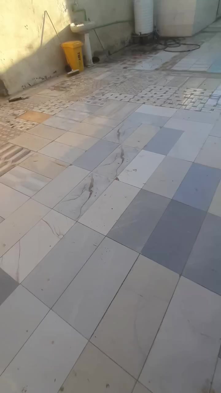 بيت الزراعي البيع  بحي الفلاح
مساحته  360

***********
