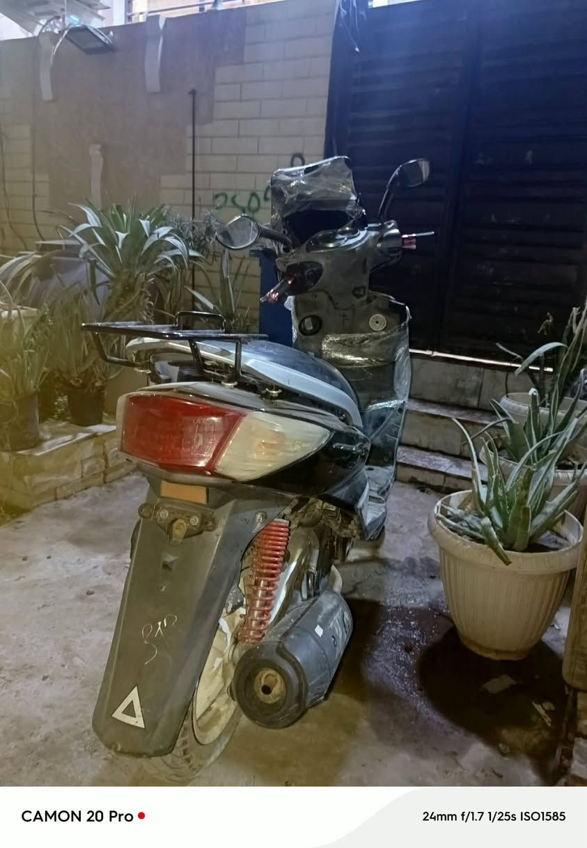 السلام عليكم 
 عندي دراجه سكنس فحل للبيع 
دراجه نضيفه 
نقصها ابريك الامامي 
سعرها 550 الف وبيها (مجال قليل )
مكانها الكاظمية 
للاتصال ***********
