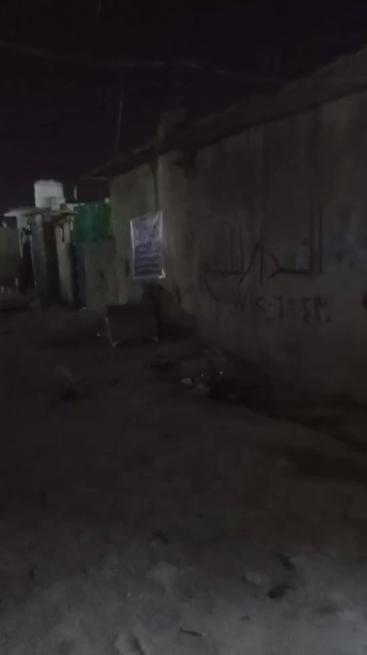 سلام عليكم بيت تجاوز للبيع زعفرانية شارع الكهرباء يم مكوة الأمير بل حواسم البيت مكون  من غرفة وستقبال ومطبخ وحمام وطرمة وحديقة زغيرة وترك ومخزن البيت مساحتة 125 اي ستفسار***********
