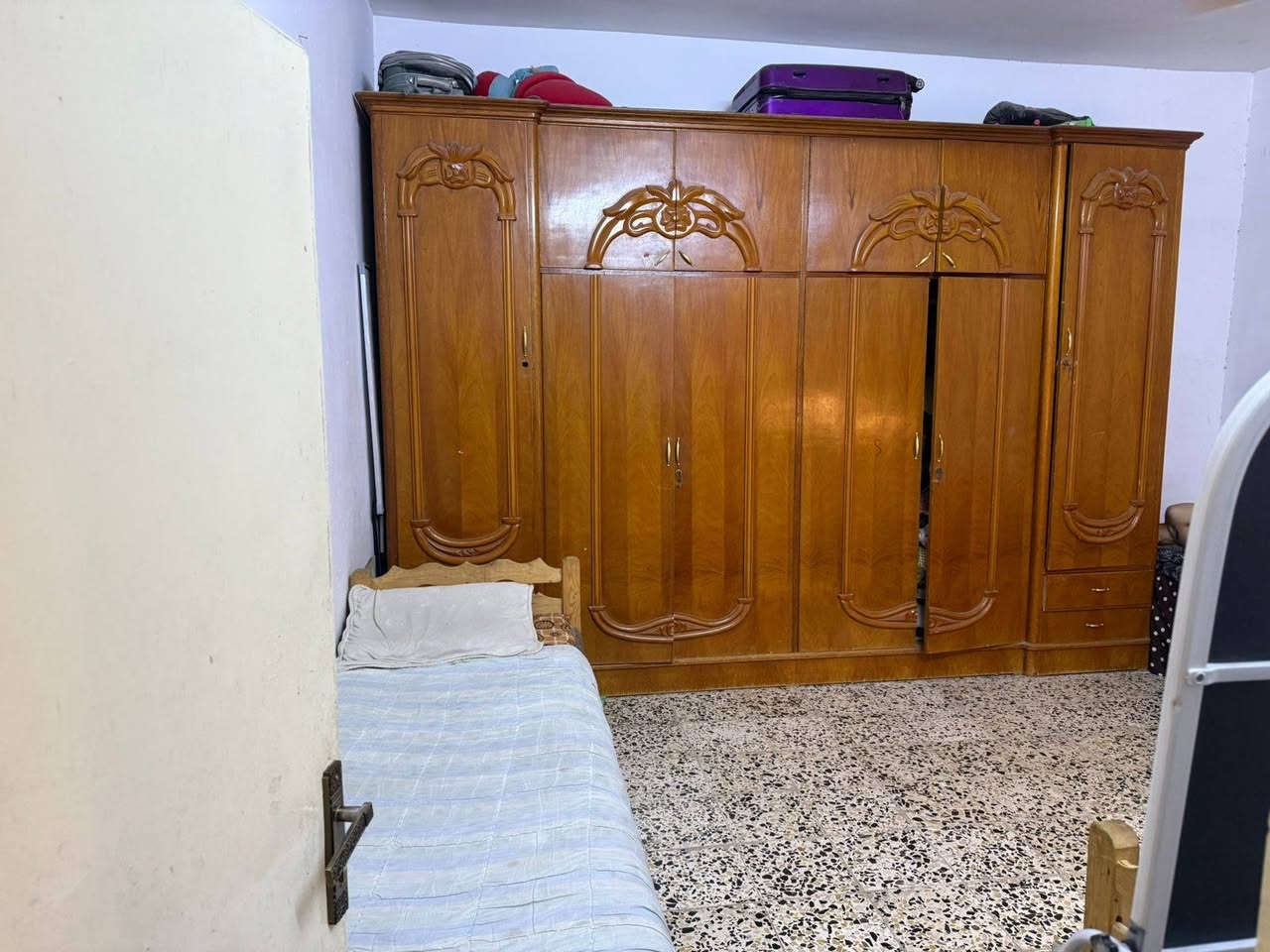 بيت للبيع طابو طابق واحد  مساحه 200 متر. يتكون من 2غرف. و ستقبال ومطبخ. وصاله داخليه. سعر 145مليون وبي مجال [عنوان كركوك حي الزوراء 58 ] للاستفسار. ***********
