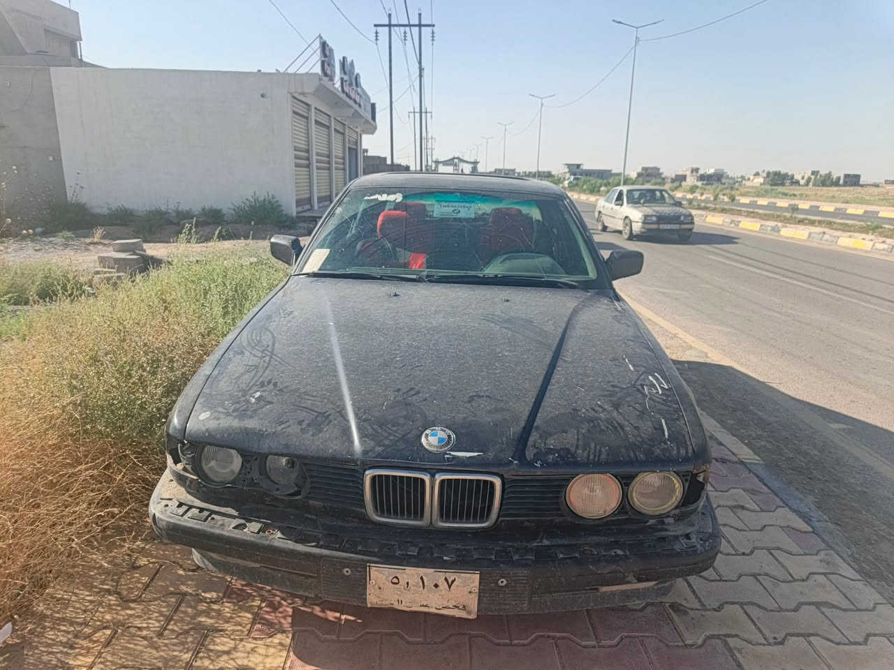 بي ام موديل 1992 735 كير و محرك شرط السياره فحص ابيض صلاح الدين سنويه عضم صاحبه موجود شرط التحويل جان مشروع تعمير و ترتيب بس صار عندي مريض و صرفت فلوسها السياره صدرها متعوب نعم بس ترايك من دهوك لتكريت رايدها ب 21 ورقه 
مكانه موصل الرقم,***********
