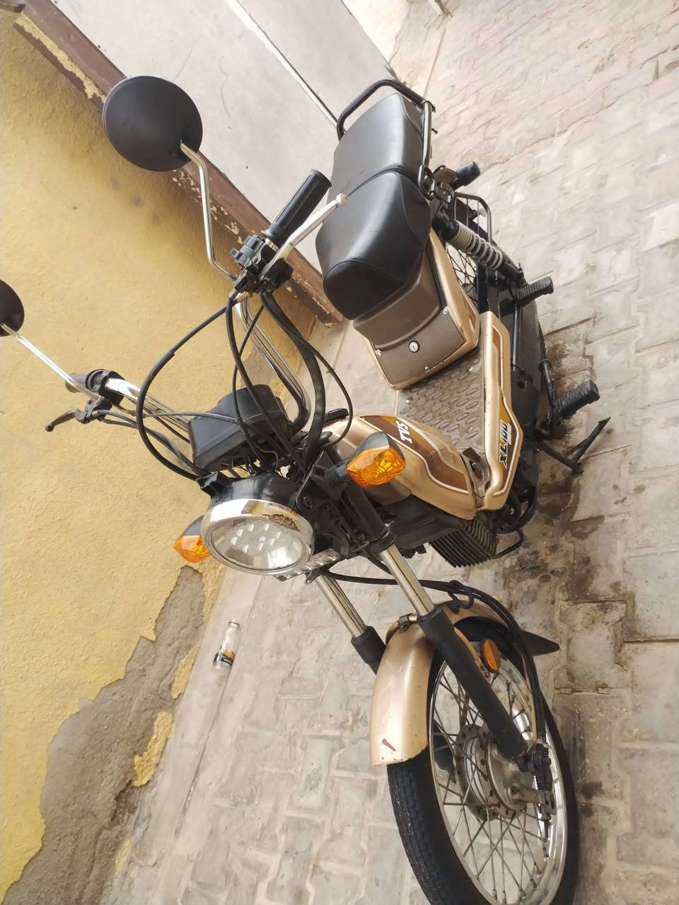 سلام عليكم دراجه بنزين مو شحن البيع السعر500بيه مجال لا تنقيص لا تبخير العنوان العماره ***********
